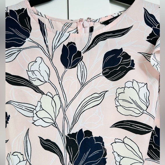 Banana Republic ruffle sleeve floral blouse, Size 2, pink, Feminine Office - Picture 3 of 6